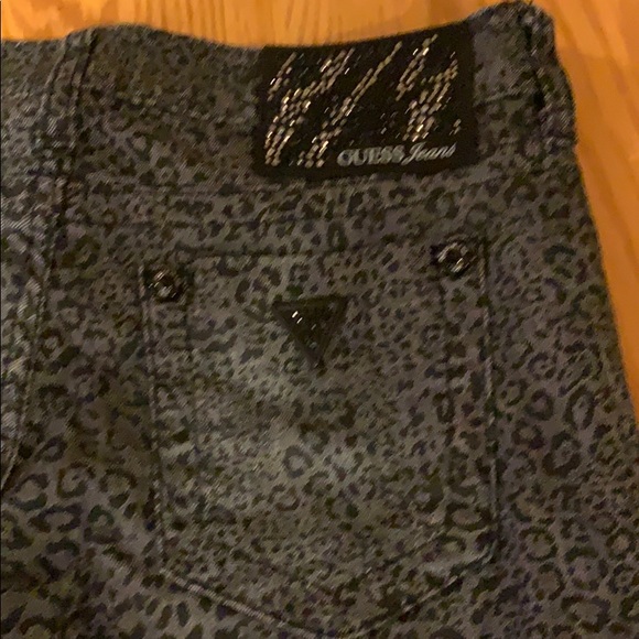 Guess sz 28 ankle cropped jeans - Picture 3 of 3